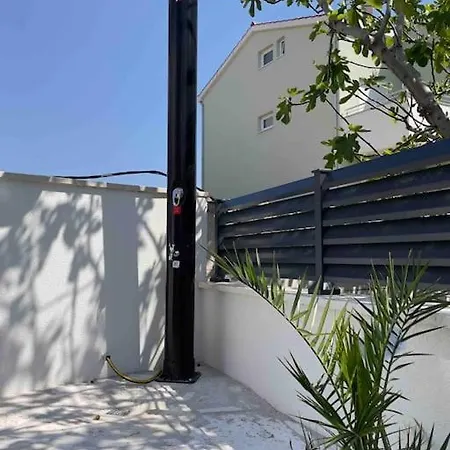 Iva - Private Pool * Τρογκίρ