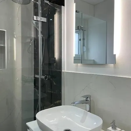 Iva - Private Pool Διαμέρισμα Τρογκίρ