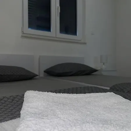 Διαμέρισμα Iva - Private Pool Τρογκίρ